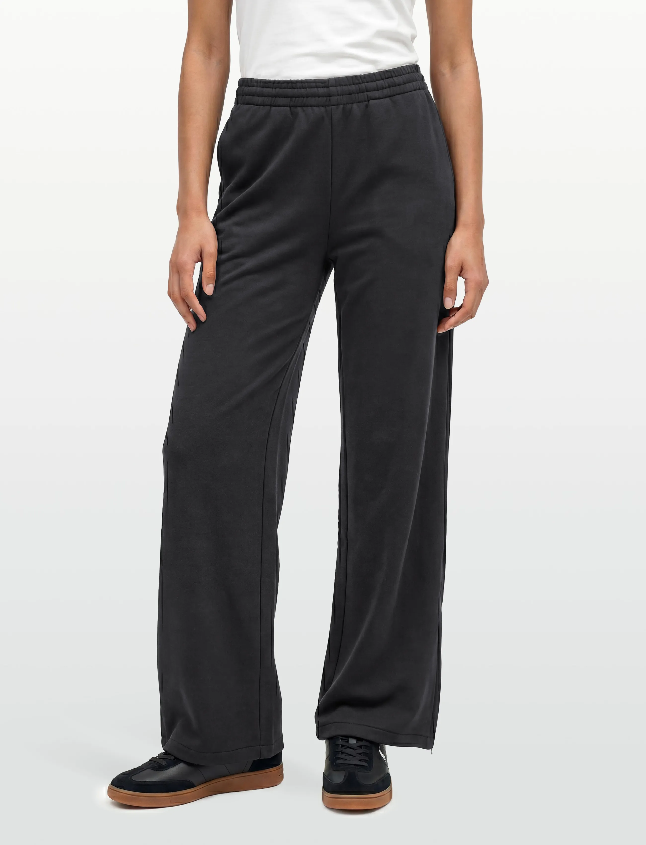 Filippa K - Soft Trackpants - sportiska stila bikses - black - 5