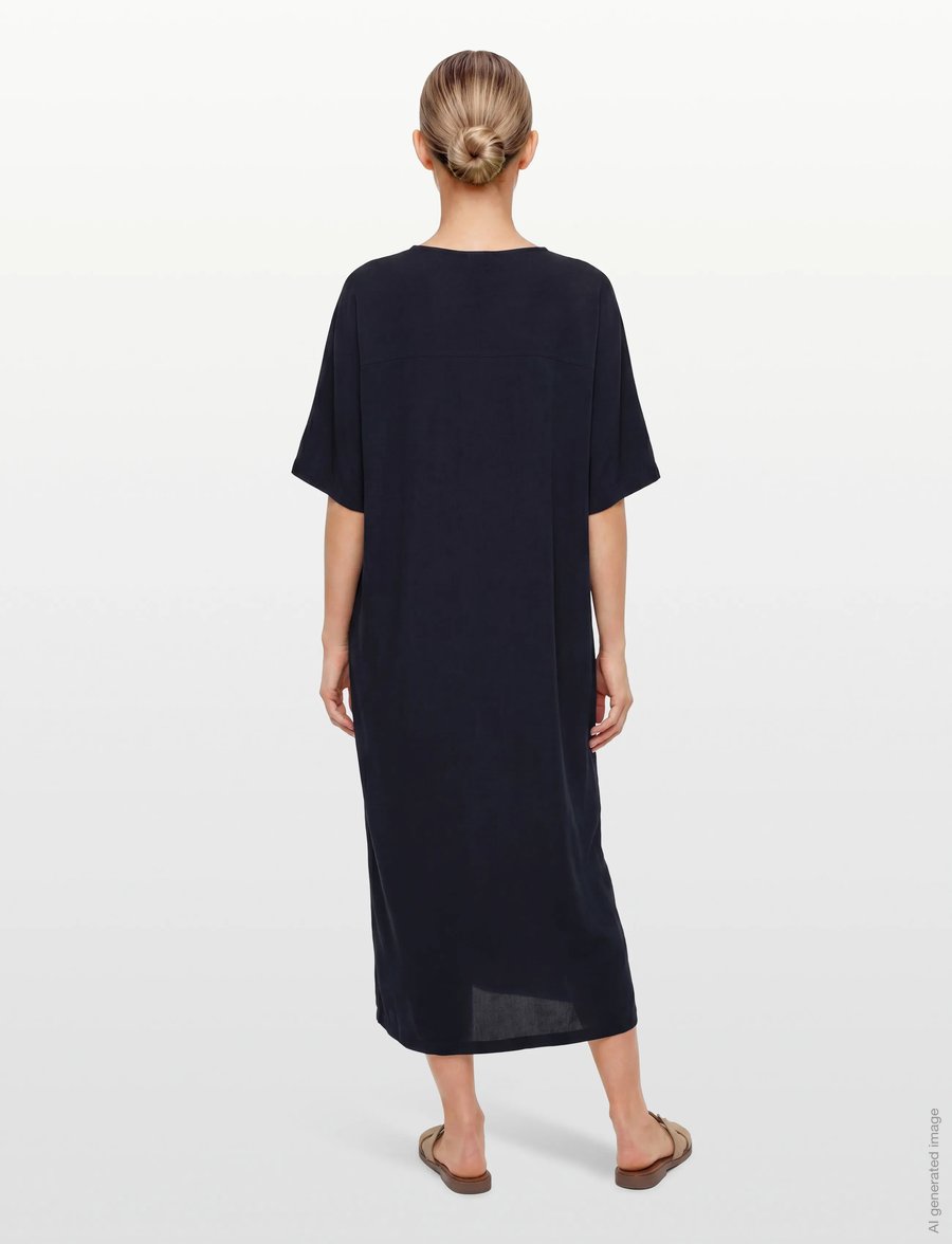 Filippa K - Crépe Jersey Batwing Dress - t-shirt-kleider - navy - 4