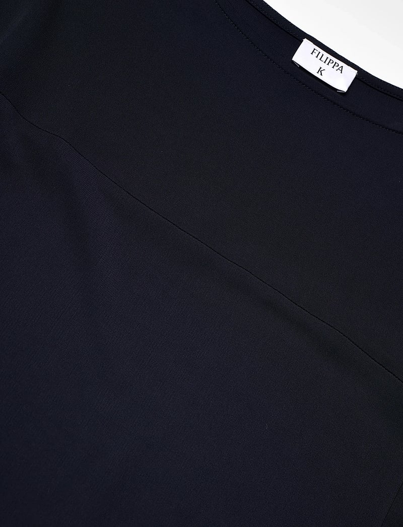 Filippa K - Crépe Jersey Batwing Dress - t-shirt-kleider - navy - 2