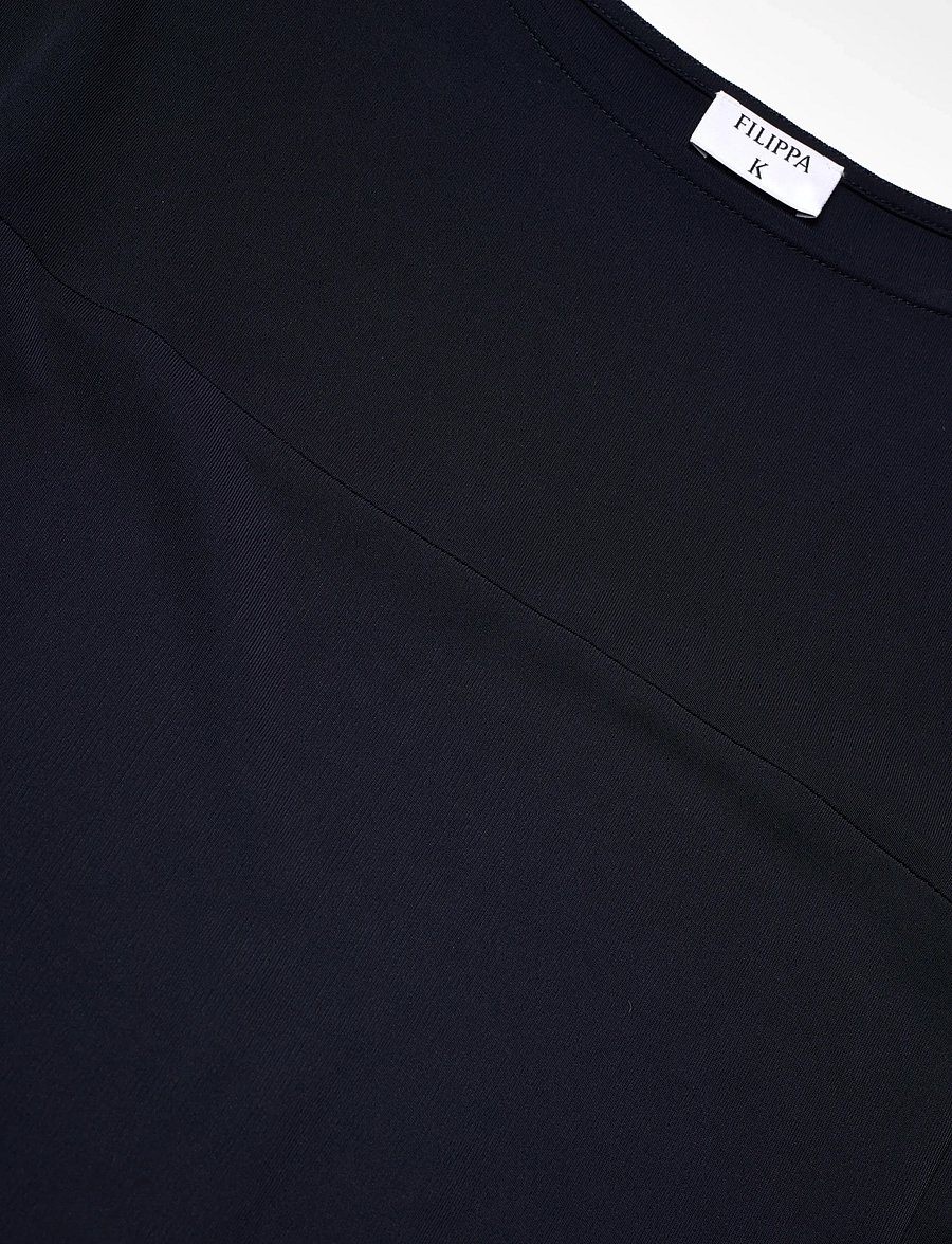 Filippa K - Crépe Jersey Batwing Dress - t-shirt-kleider - navy - 2
