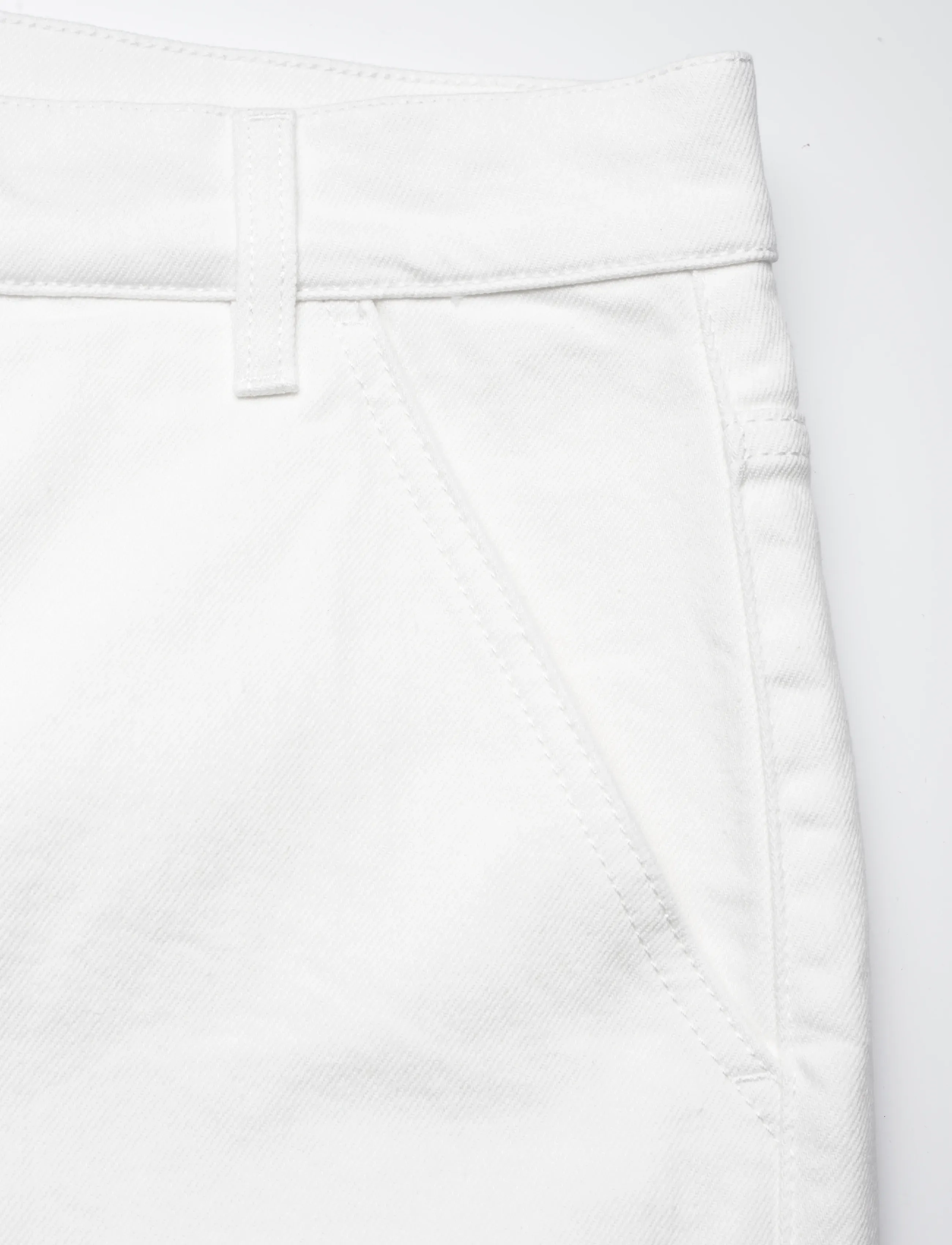 Filippa K - Relaxed Work Shorts - lühikesed vabaajapüksid - white - 2