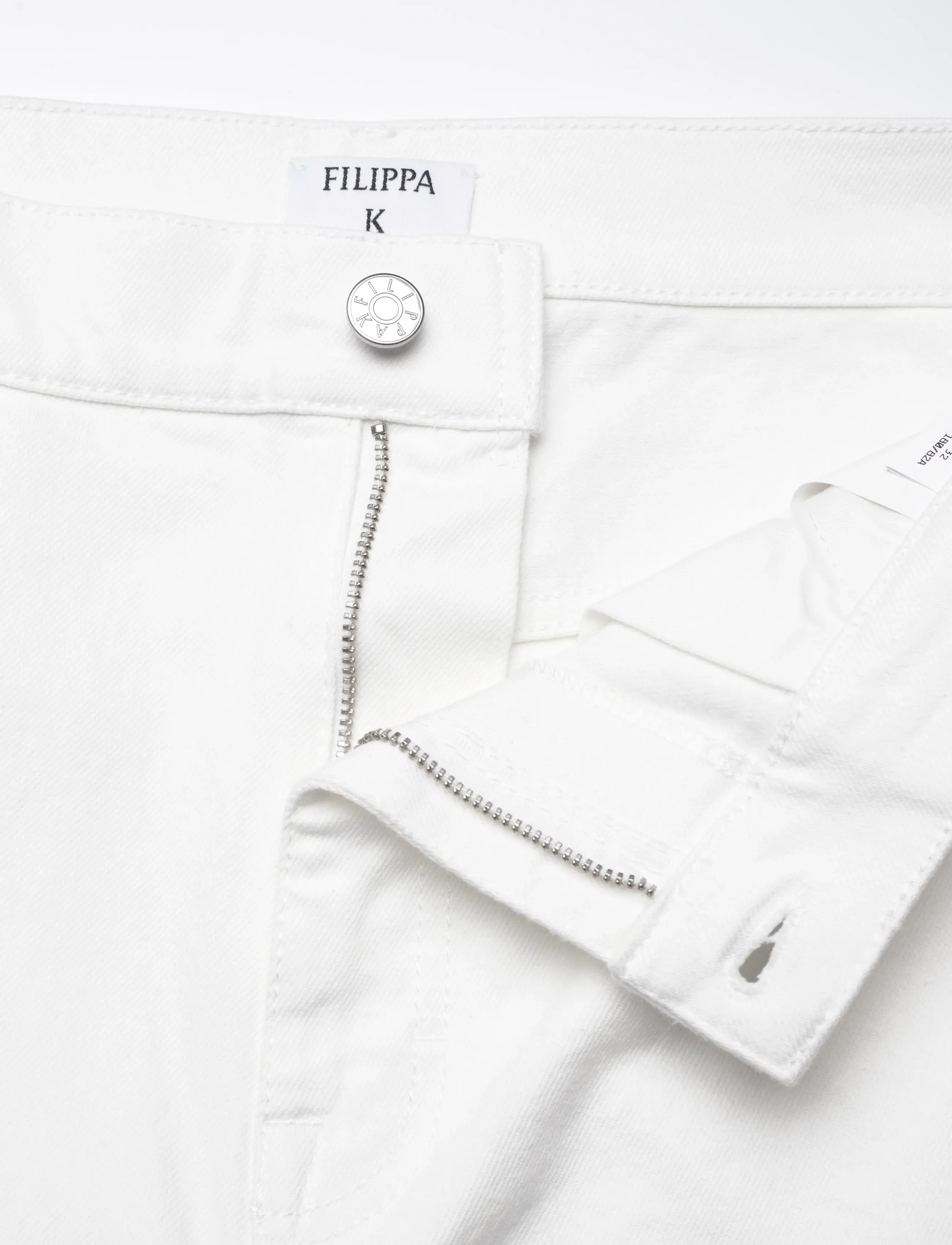 Filippa K - Relaxed Work Shorts - lühikesed vabaajapüksid - white - 3
