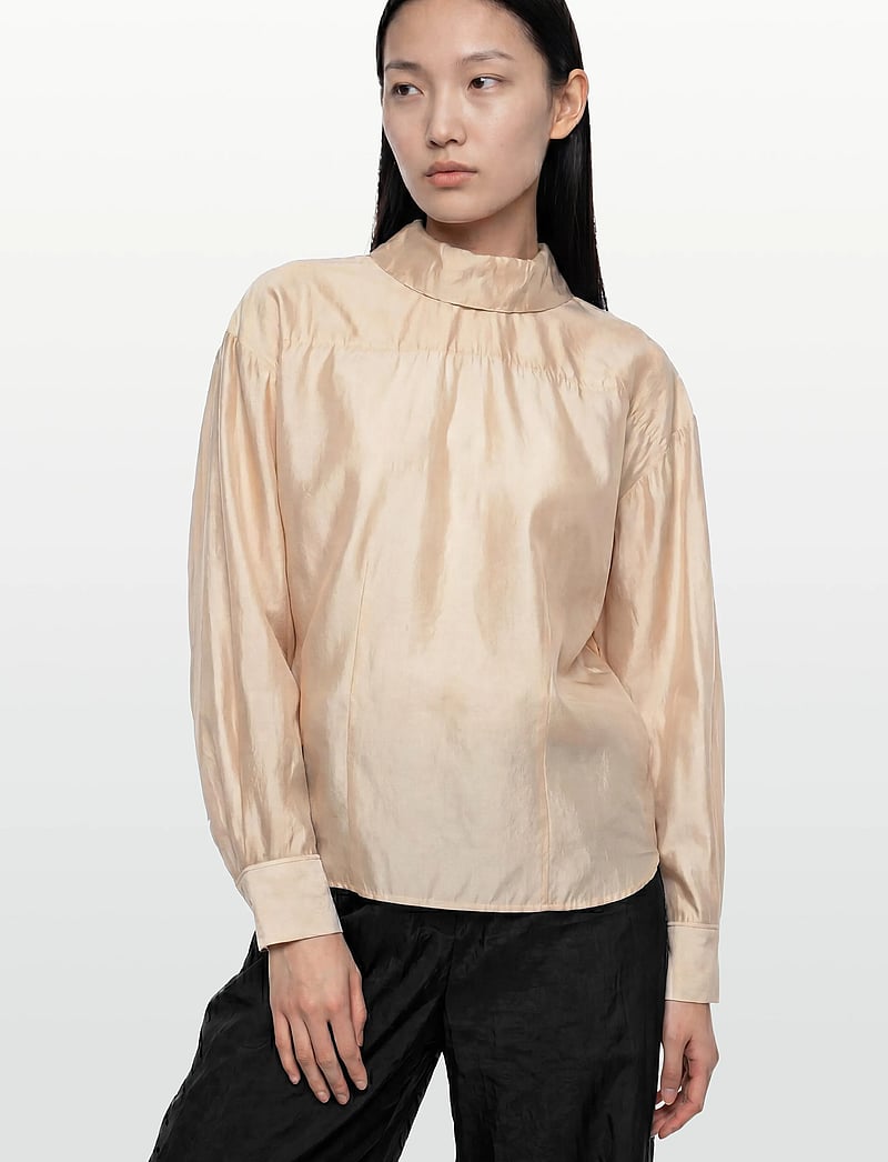 Filippa K - Fold Collar Blouse - langärmlige blusen - pearl beige - 3