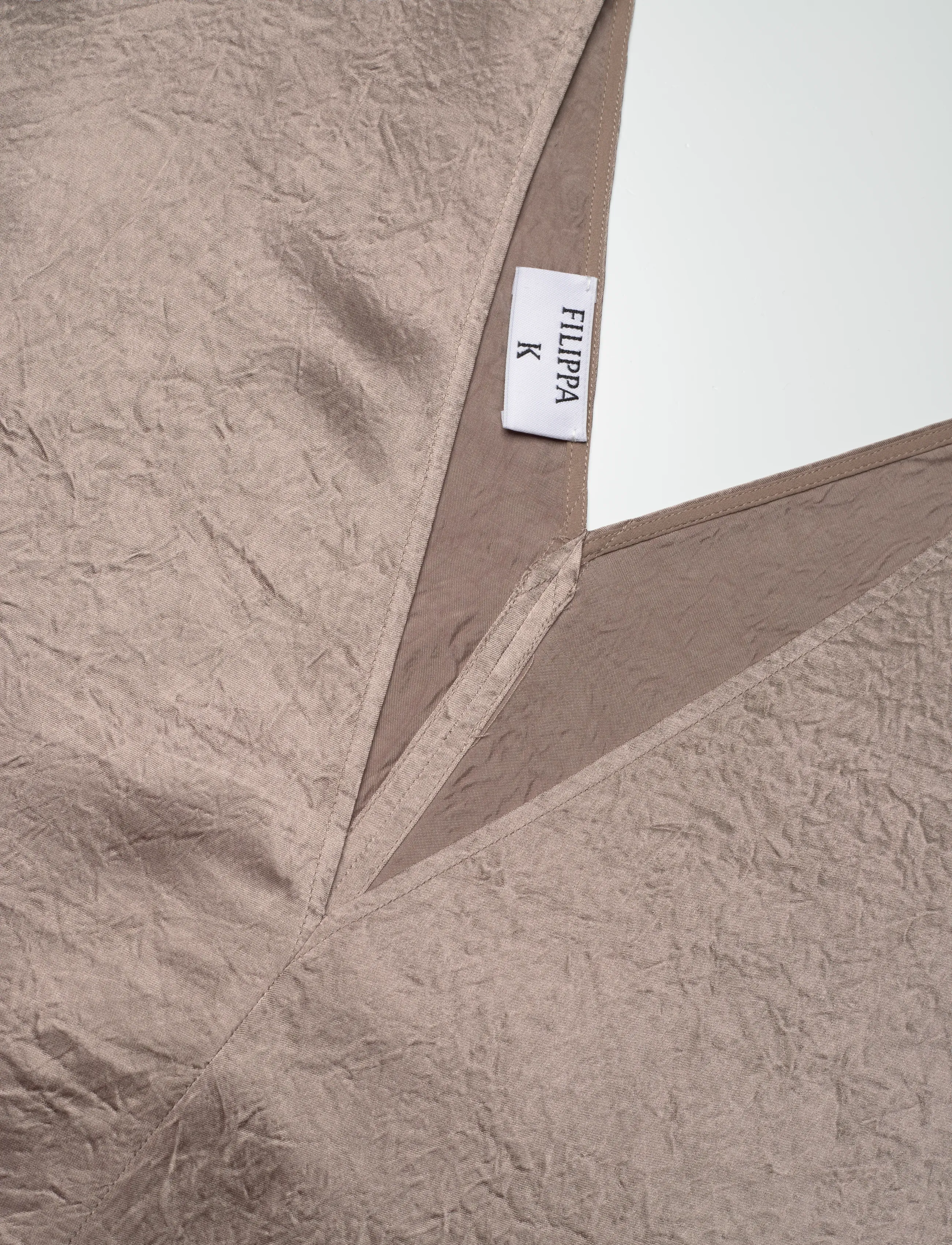 Filippa K - V-Neck Crinkle Kaftan - maxi dresses - dark taupe - 2