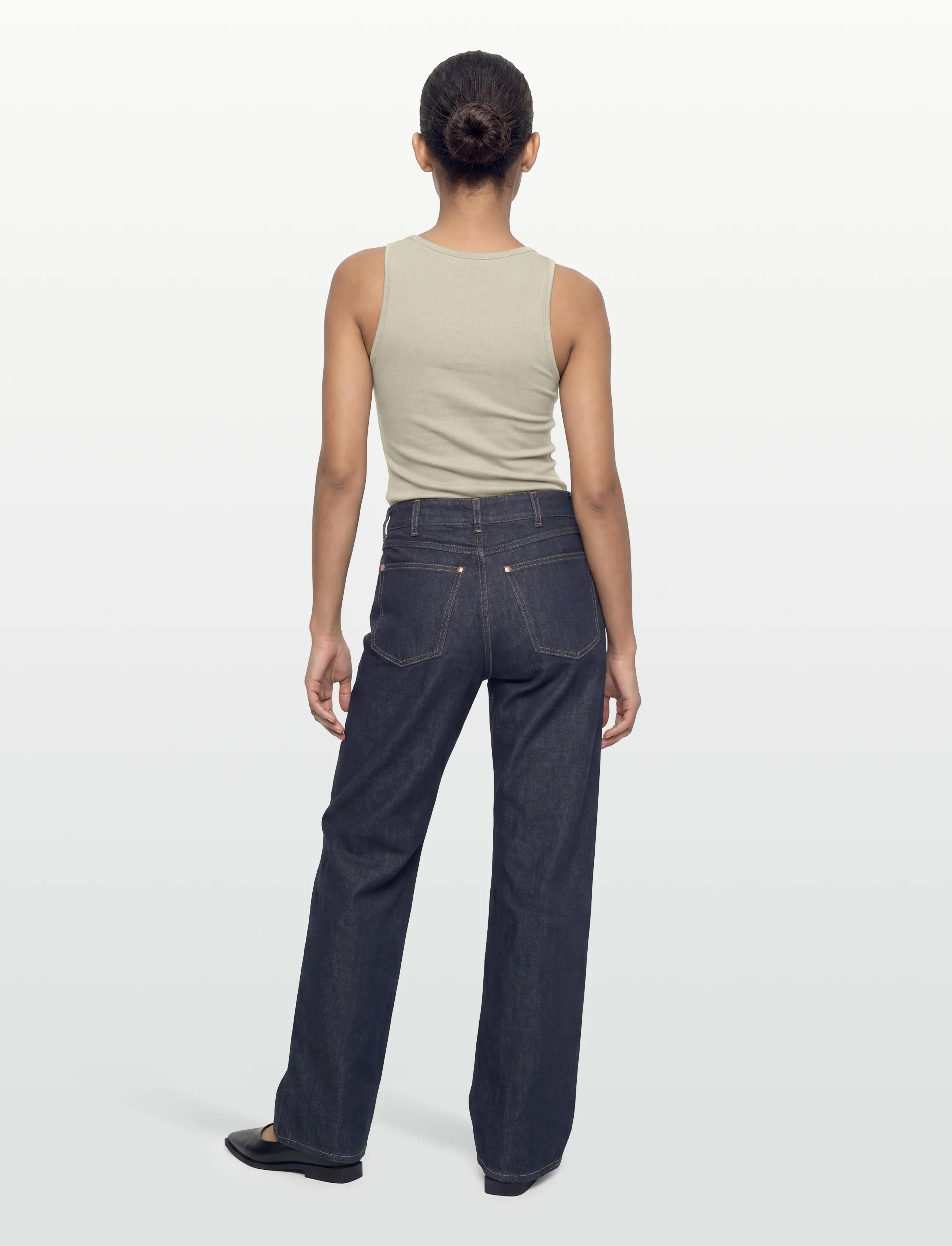 Filippa K - Relaxed High Waisted Jeans - straight jeans - rinsed blue wash - 4