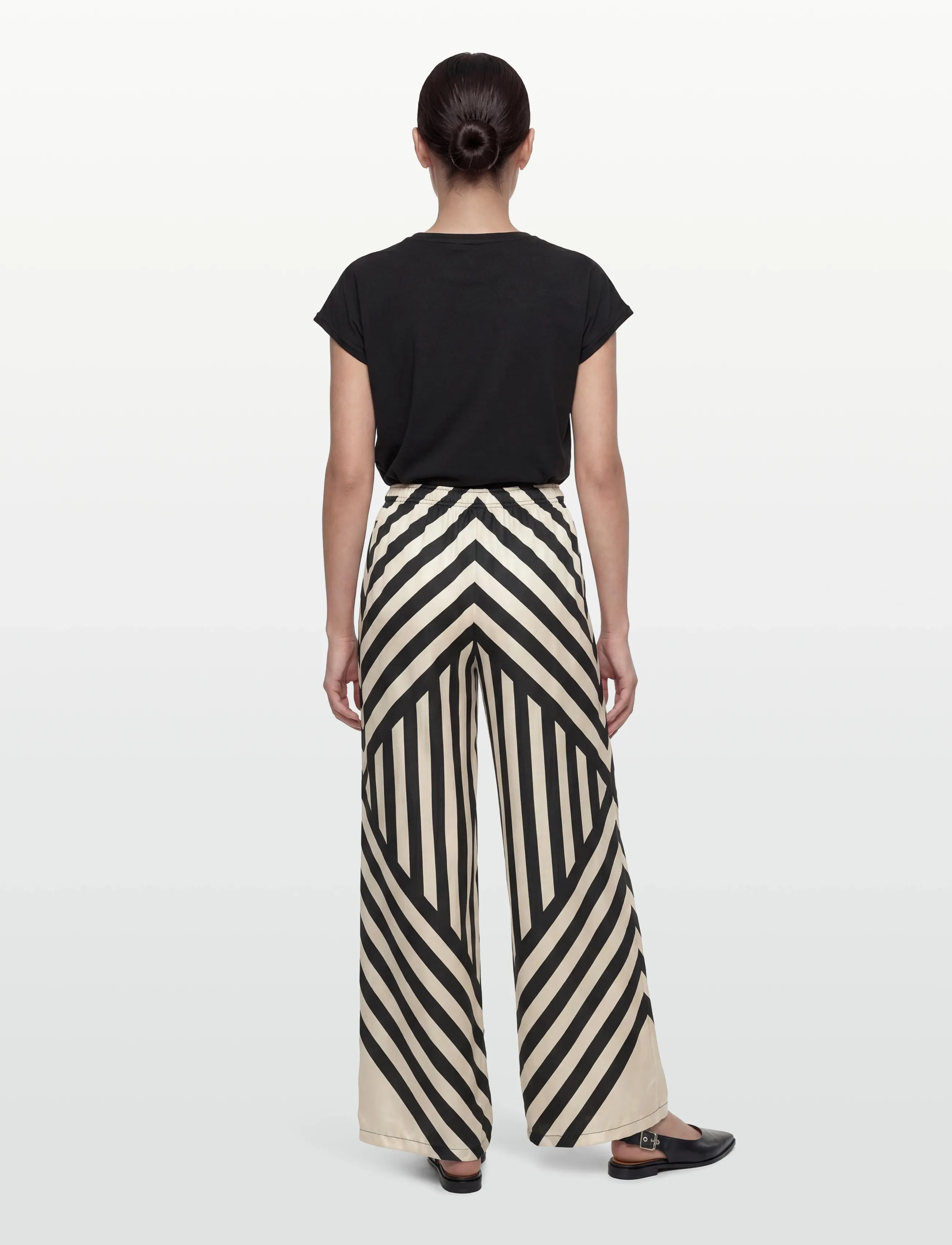 Filippa K - Eve Relaxed Print Trousers - wide leg trousers - black - 4
