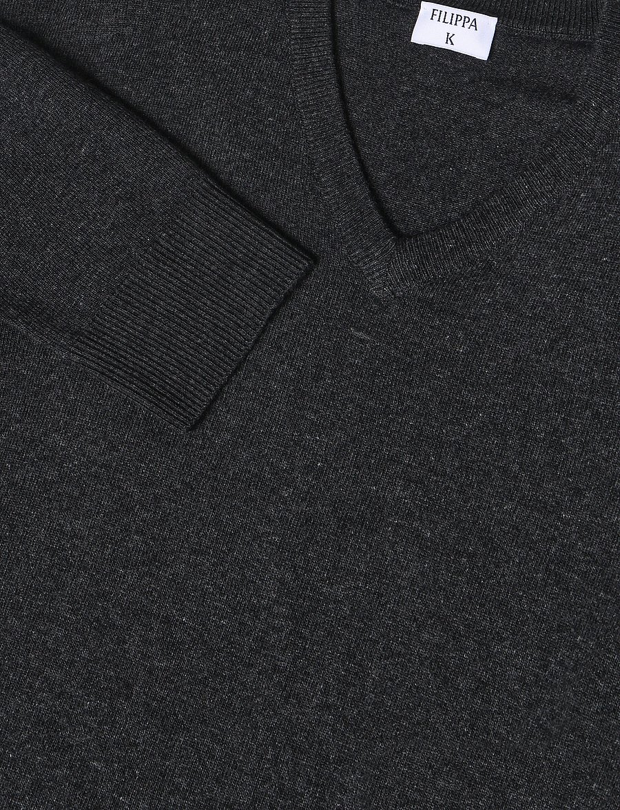 Filippa K - Soft Wool V-Neck Sweater - pullover - anthracite melange - 2