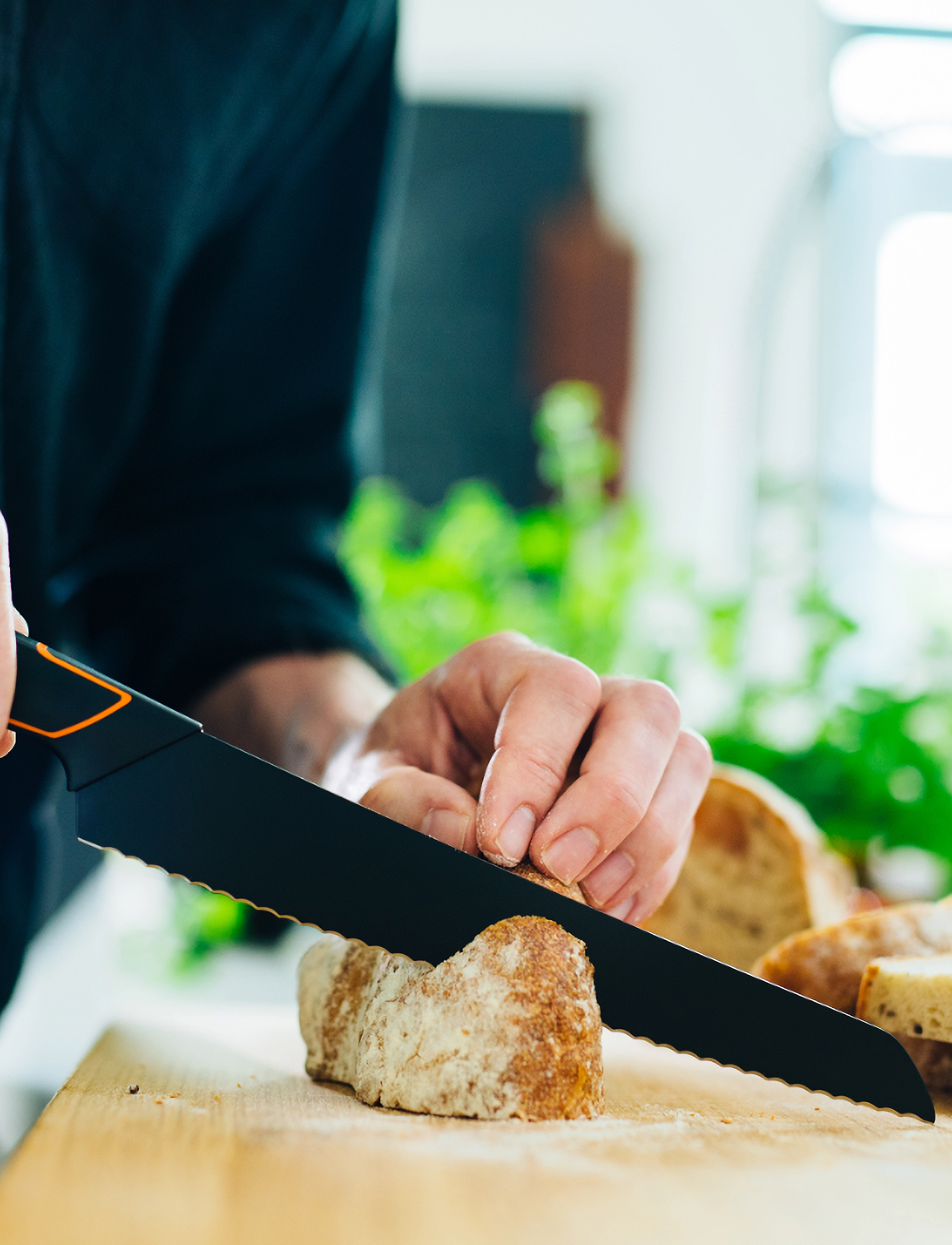 Fiskars Edge Brødkniv 23 Cm, L:23 cm, Knives & Accessories, Schwarz - Bread Knives, Homeware