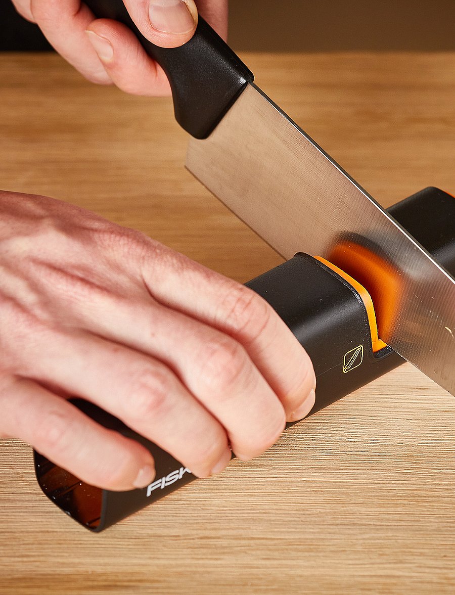 Fiskars - Edge Roll-Sharp Knivlip 16.5 cm - madalaimad hinnad - black - 4