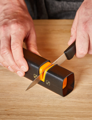 Fiskars - Edge Roll-Sharp Knivlip 16.5 cm - laveste priser - black - 7