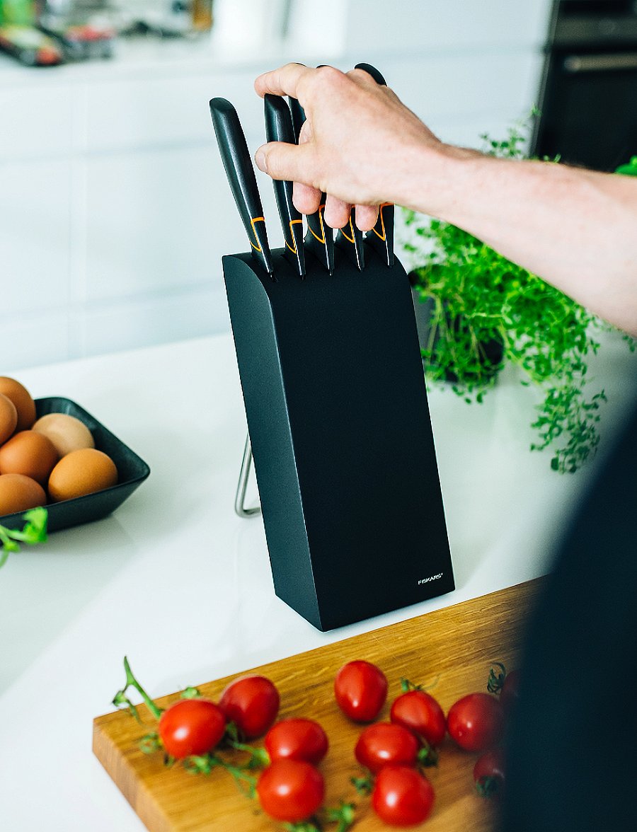Fiskars - Edge knife block with 5 knives - noaplokid - black - 5