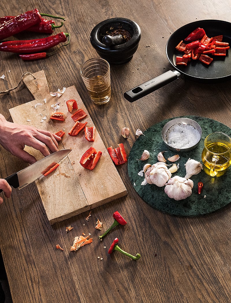 Fiskars - Hard Edge Kockkniv 17 cm - kokanoad - black - 0