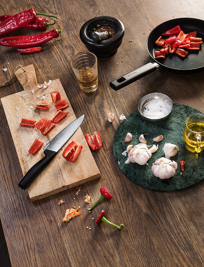 Fiskars - Hard Edge Kockkniv 17 cm - kokanoad - black - 5