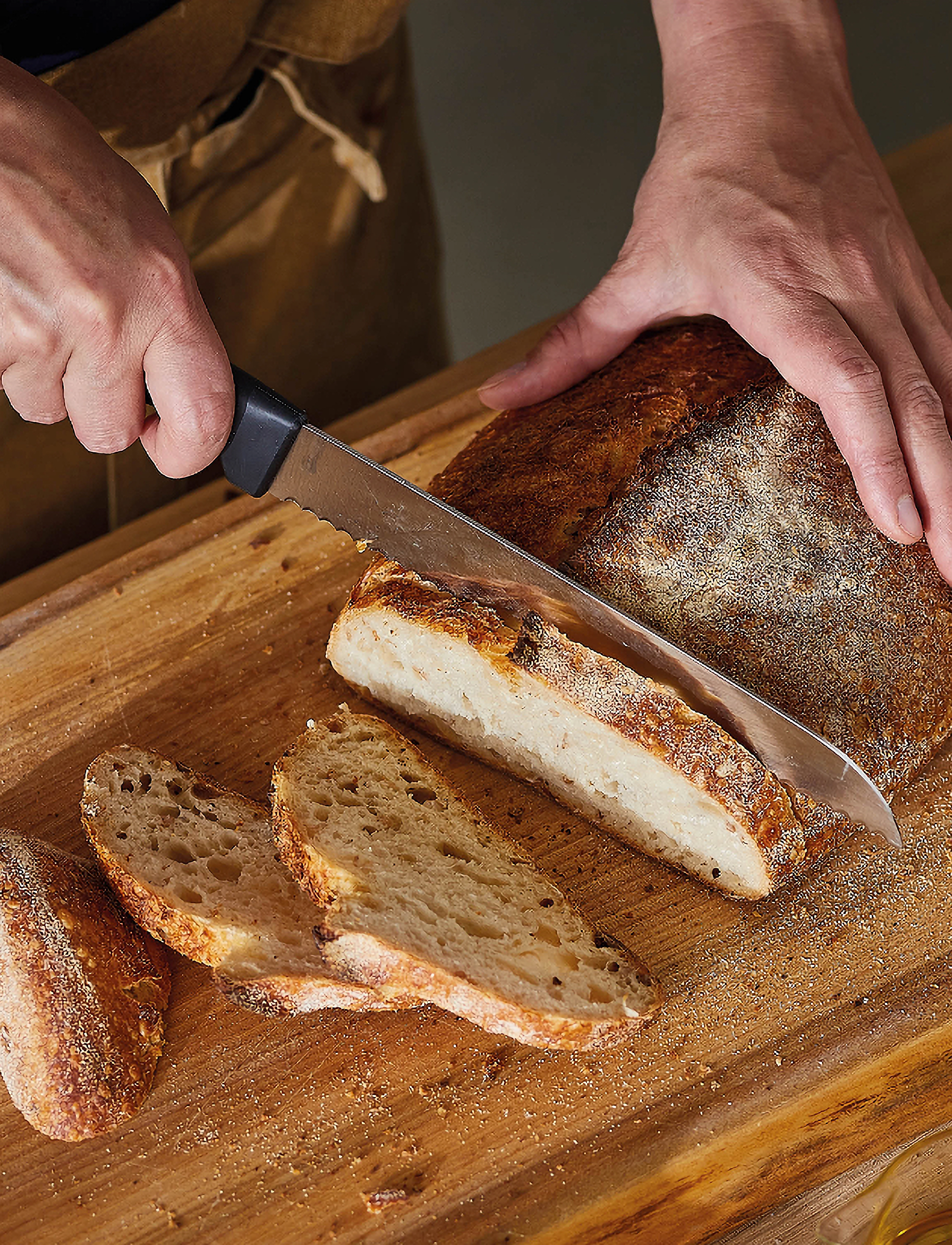 Fiskars Hard Edge Brødkniv 22 Cm, L:22 cm, Knives & Accessories, Schwarz - Bread Knives, Homeware
