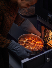 Fiskars - All steel oven pan 28 cm - saucier & sauté pans - steel - 7