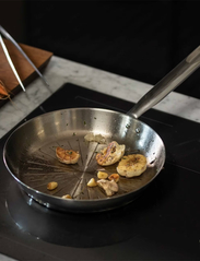 Fiskars - All steel pure frying pan 28 cm - frying pans & skillets - stainless steel - 8