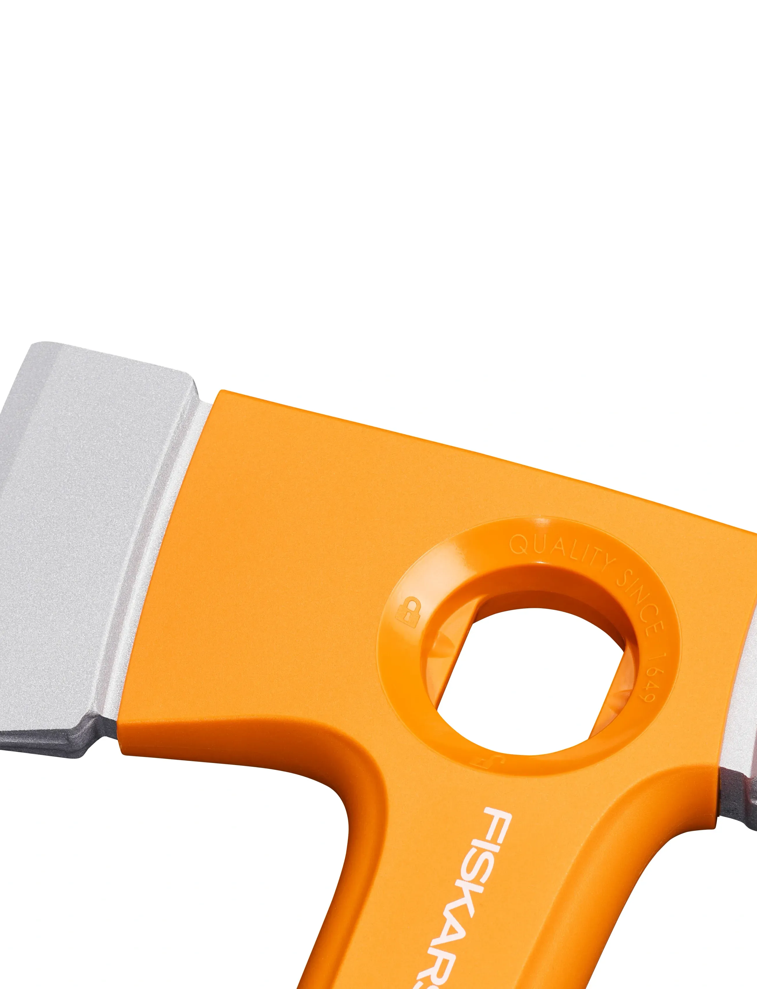 Fiskars - X-series X13 Ultra light hiking axe - haveredskaber - orange - 1