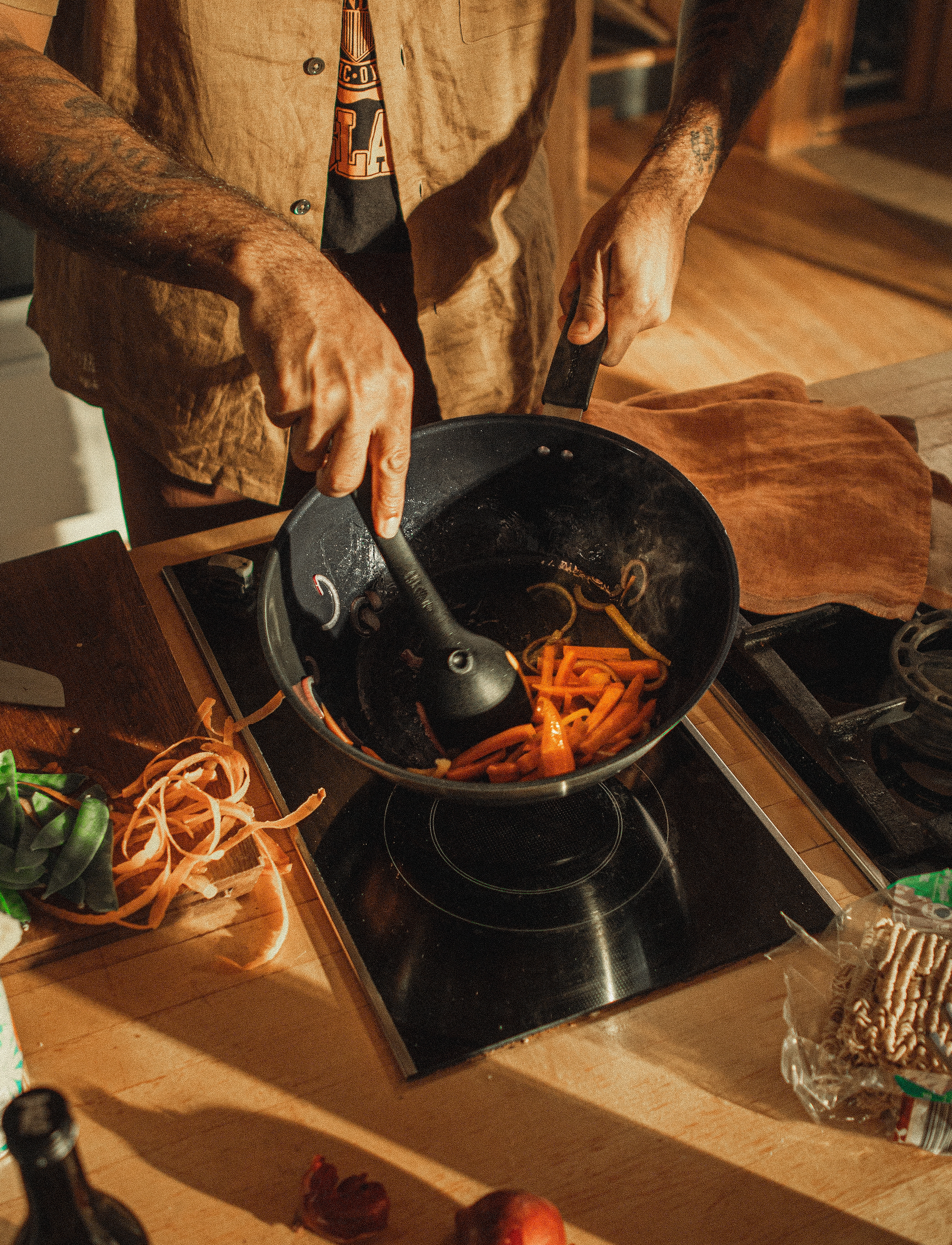 Fiskars Ff Wok Pan 28Cm Ceramic Coated, Ø 28 cm, Pots & Pans, Schwarz - Woks, Homeware