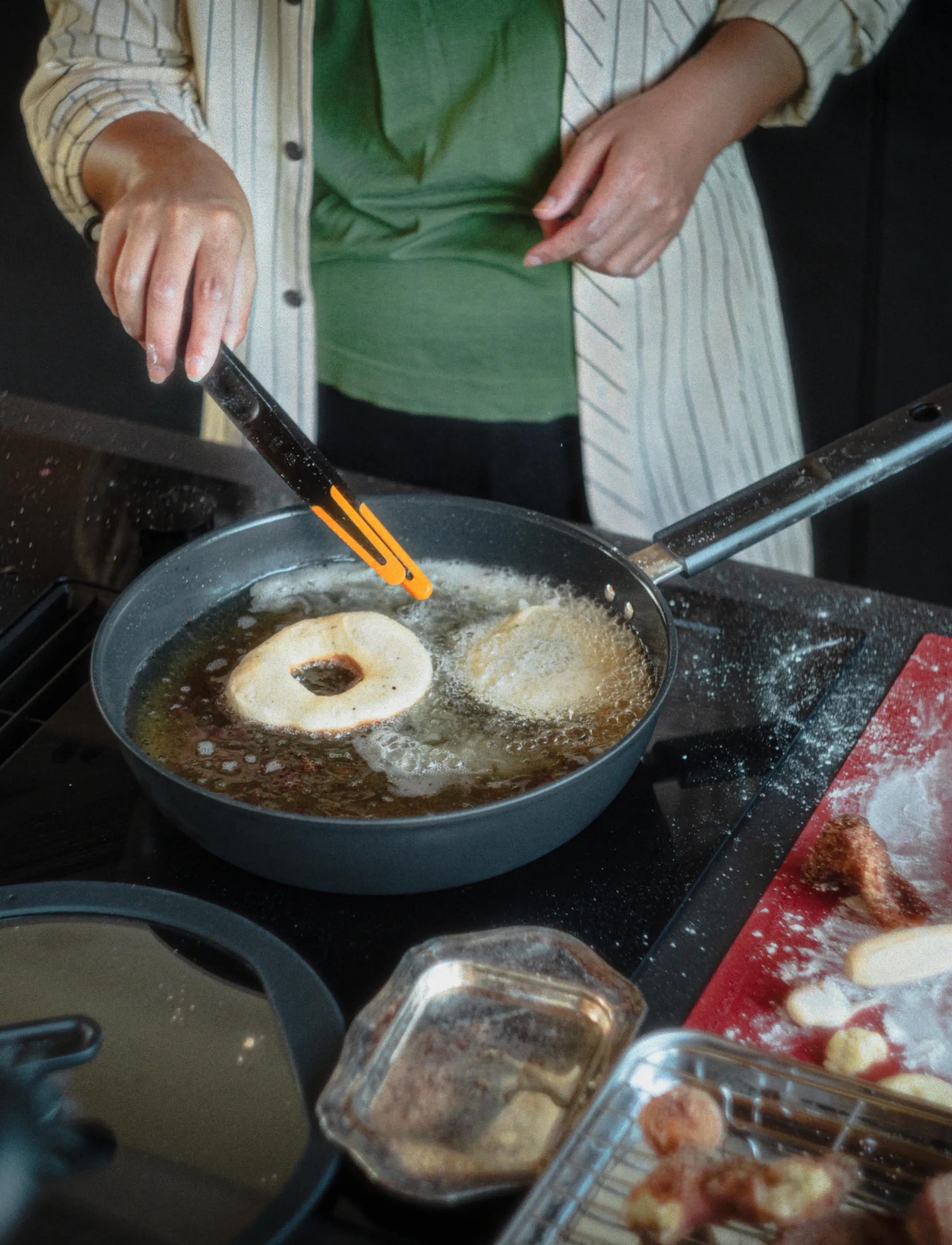 Fiskars Hard Face Sauté Pan 28Cm W/Lid, 28 cm, Pots & Pans, Schwarz - Frying Homeware