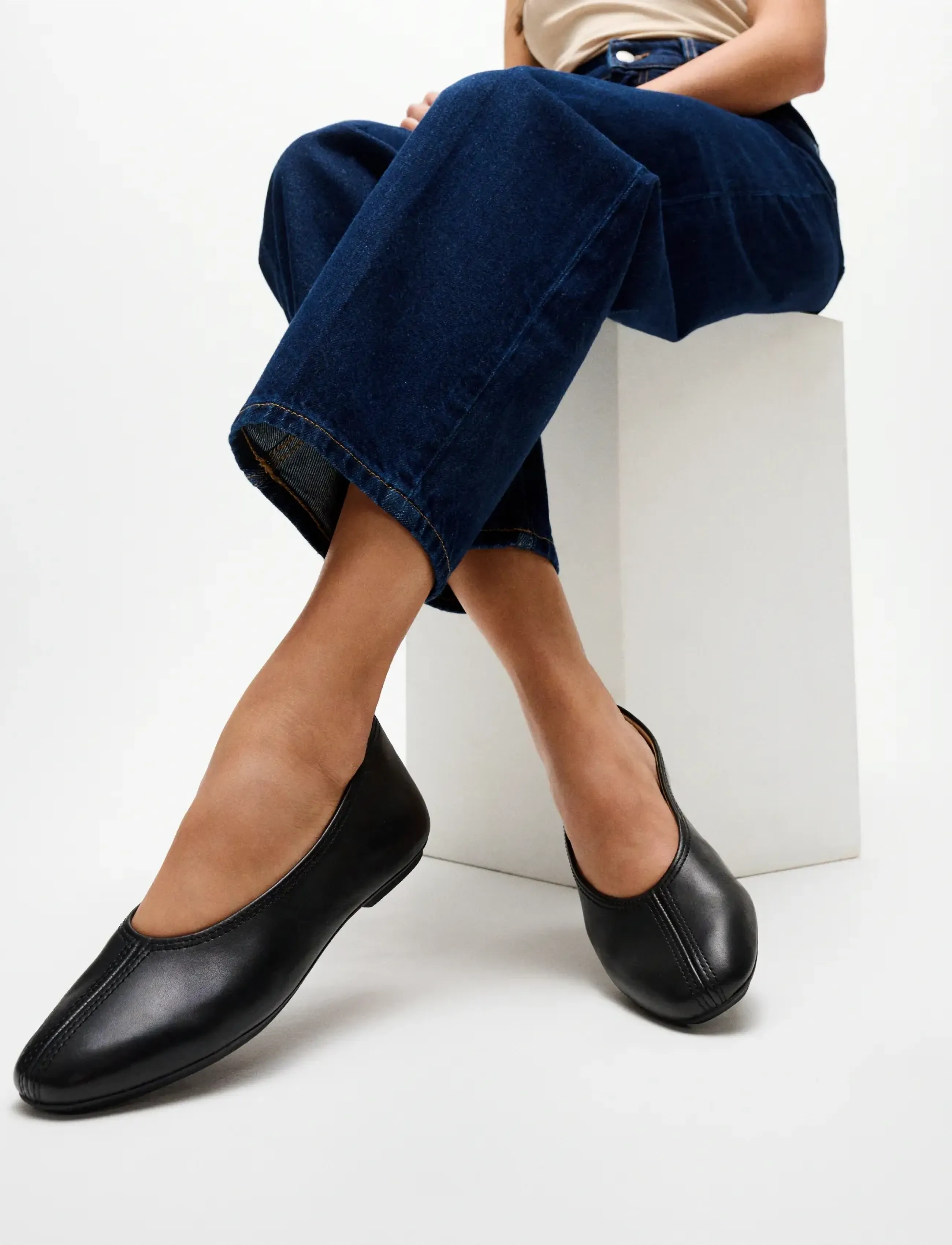 FitFlop - DELICATO HIGH-CUT SOFT-LEATHER BALLET FLATS - særlige begivenheder - black - 4