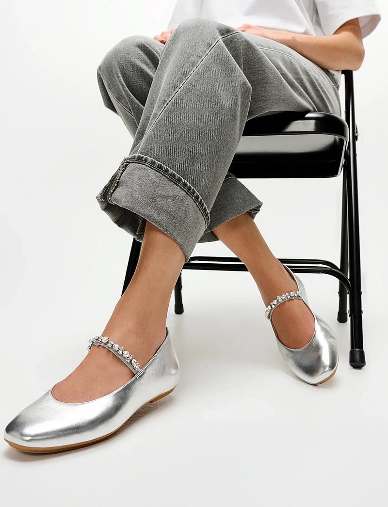 FitFlop - DELICATO PEARLS-AND-CRYSTAL LEATHER BALLET FLATS - besondere anlässe - silver - 4