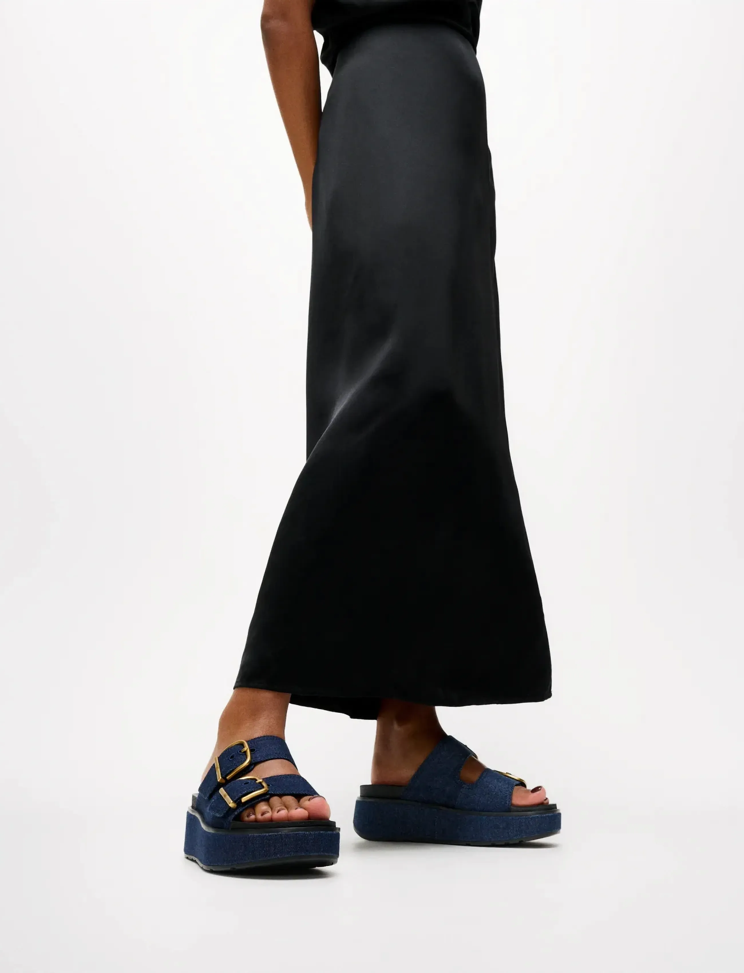 FitFlop - GEN-FF MAX BUCKLE TWO-BAR DENIM SLIDES - sandały na platformie - dark denim - 4