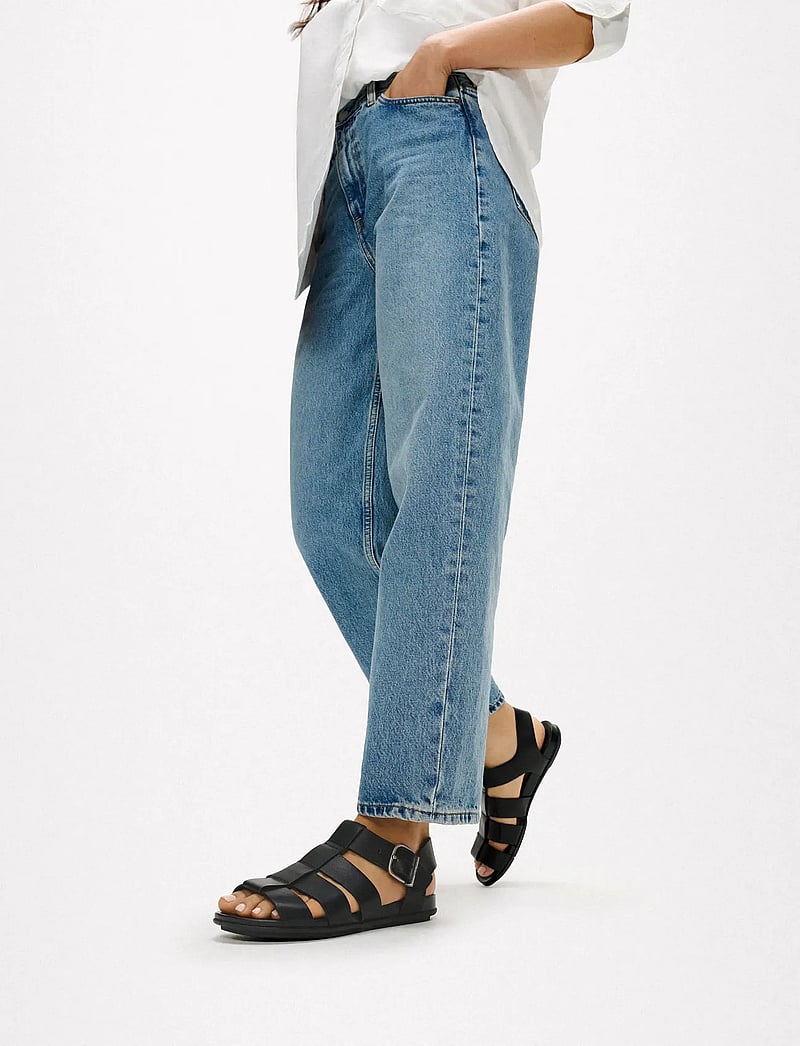 FitFlop - GRACIE LEATHER FISHERMAN SANDALS - gladiatorsandaler - black - 4