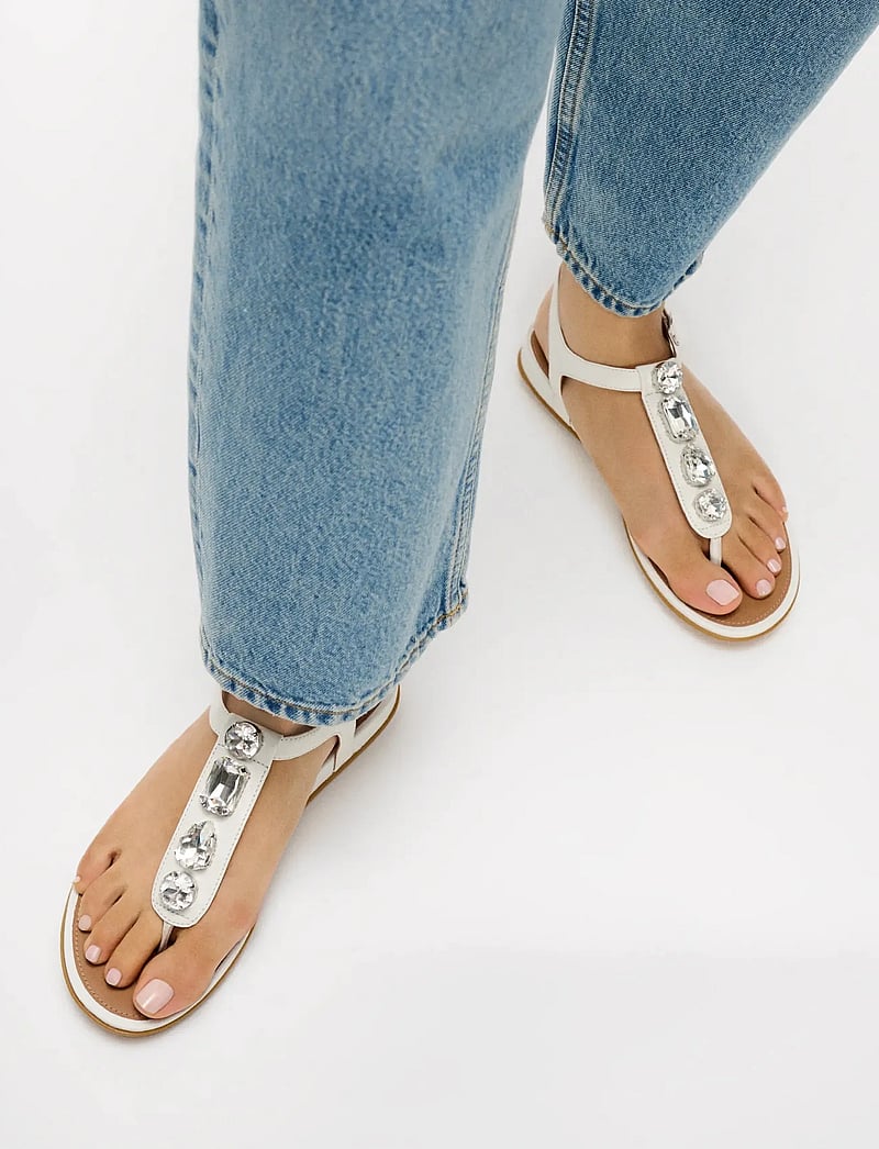 FitFlop - GRACIE ULTRA-JEWEL LEATHER T-BAR SANDALS - flache sandalen - urban white - 0