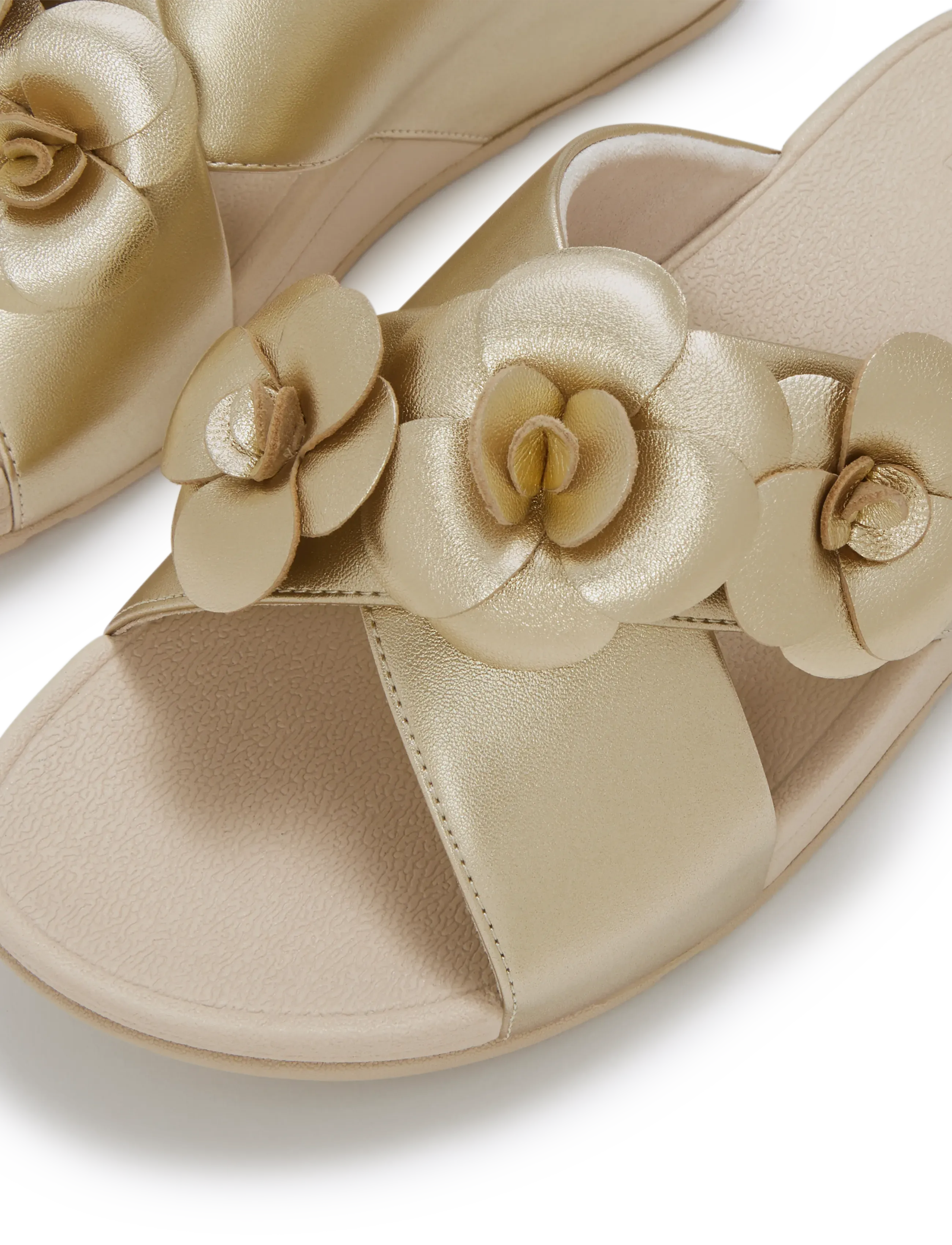 FitFlop - LULU FLOWER CROSS SLIDES - platformsandaler - platino - 4
