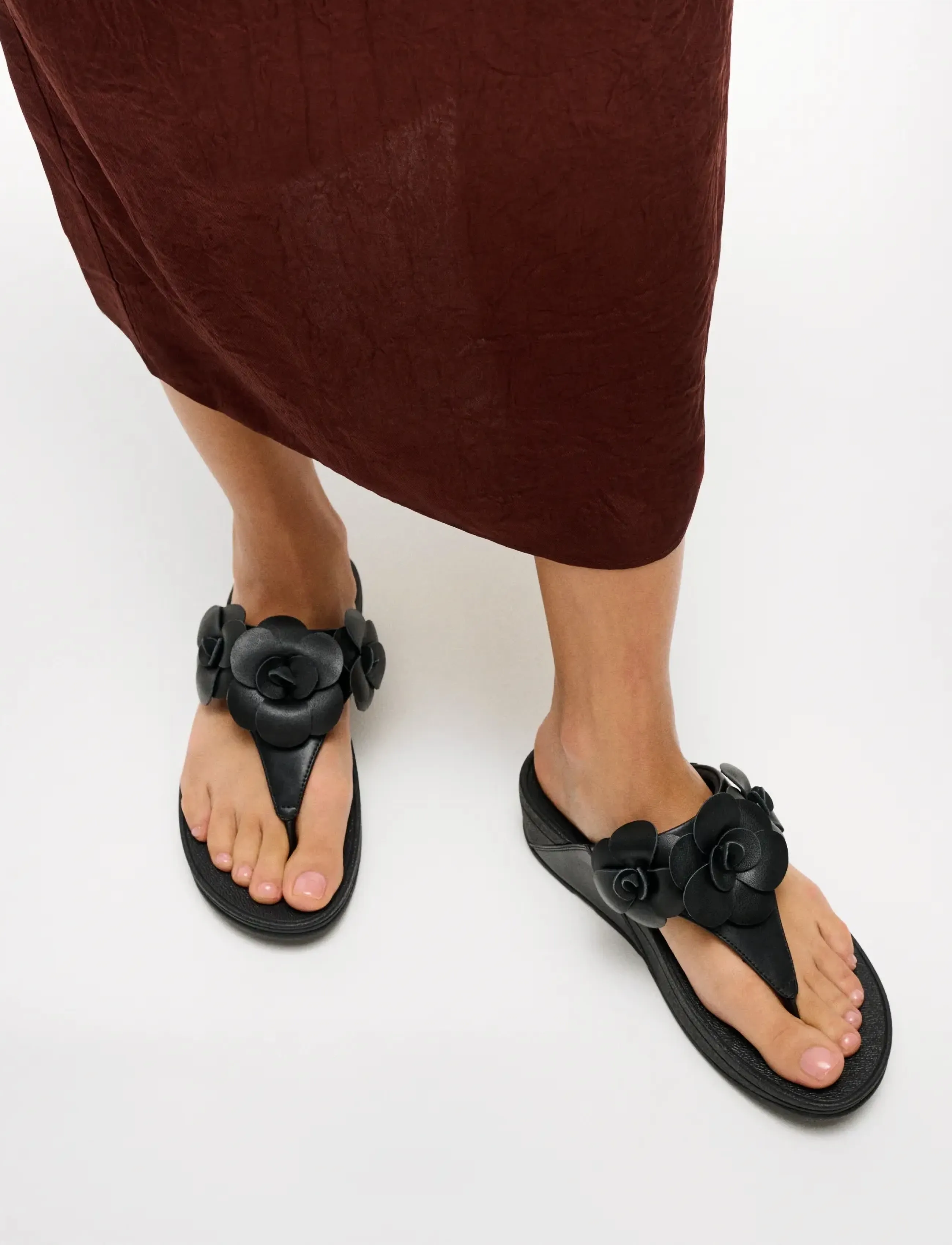 FitFlop Lulu Flower Toe-Post Sandals, 40, Black, Sandaler > Flip Flops, Dame