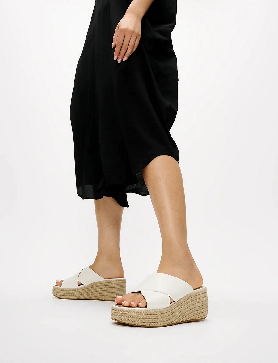 FitFlop - PLATFFORMS ESPADRILLE LEATHER WEDGE CROSS SLIDES - konfirmation - urban white - 0