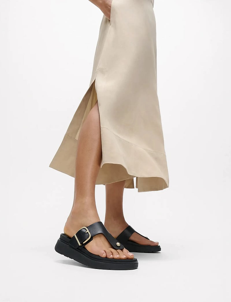 FitFlop - GEN-FF BUCKLE LEATHER TOE-POST SANDALS - platvorm sandaalid - black - 0