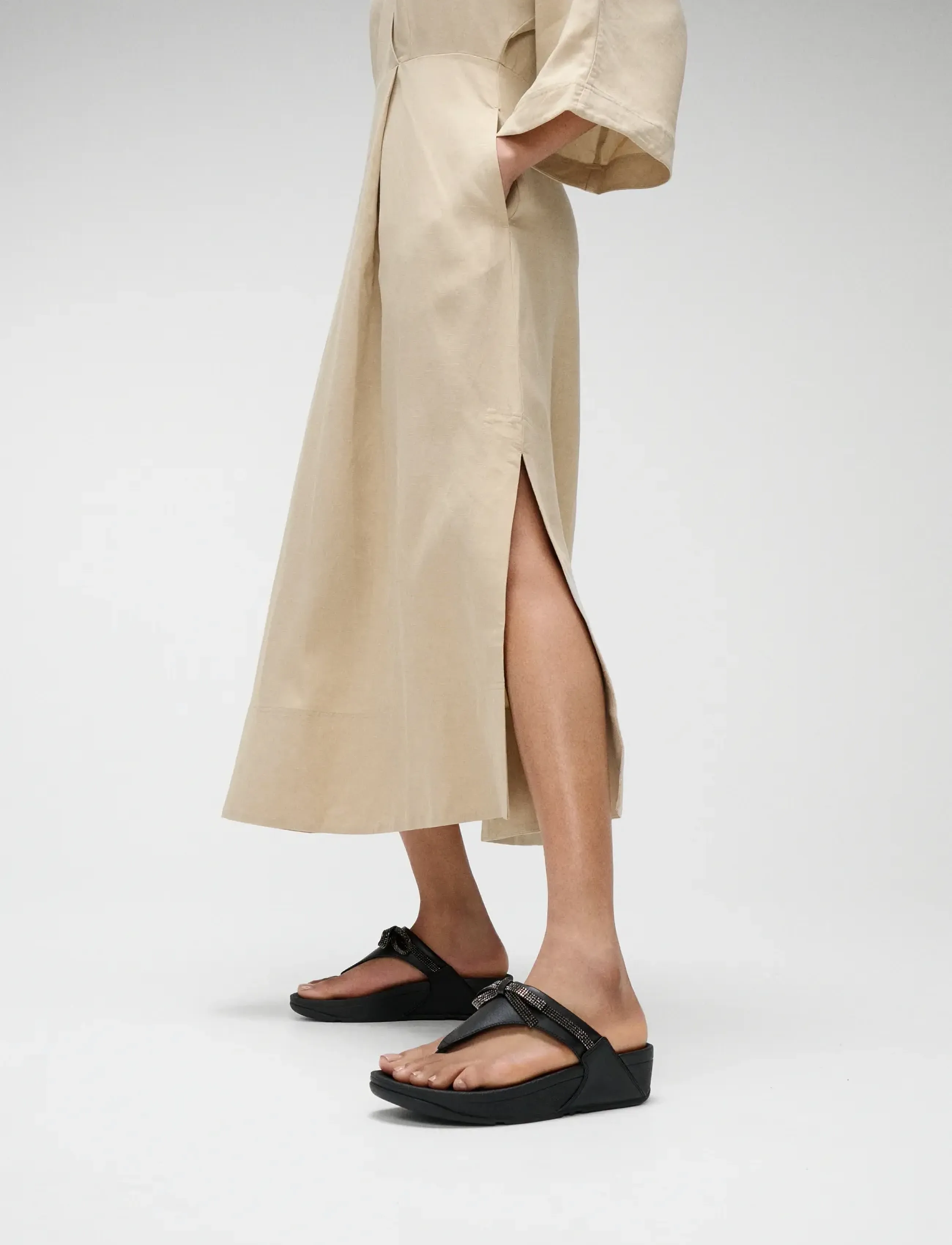 FitFlop Lulu Glitz-Bow Leather Toe-Post Sandals, 37, Black, Sandaler > Flip Flops, Dame