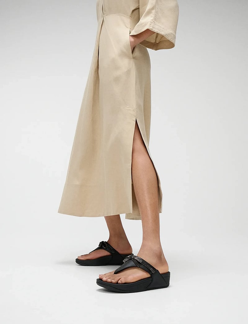 FitFlop - LULU GLITZ-BOW LEATHER TOE-POST SANDALS - platformsandaler - all black - 0