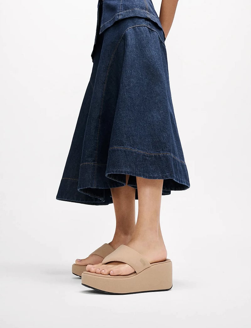 FitFlop - PLATFFORMS WEDGE TOE-POST SANDALS - plateau-sandalen - classic beige - 0