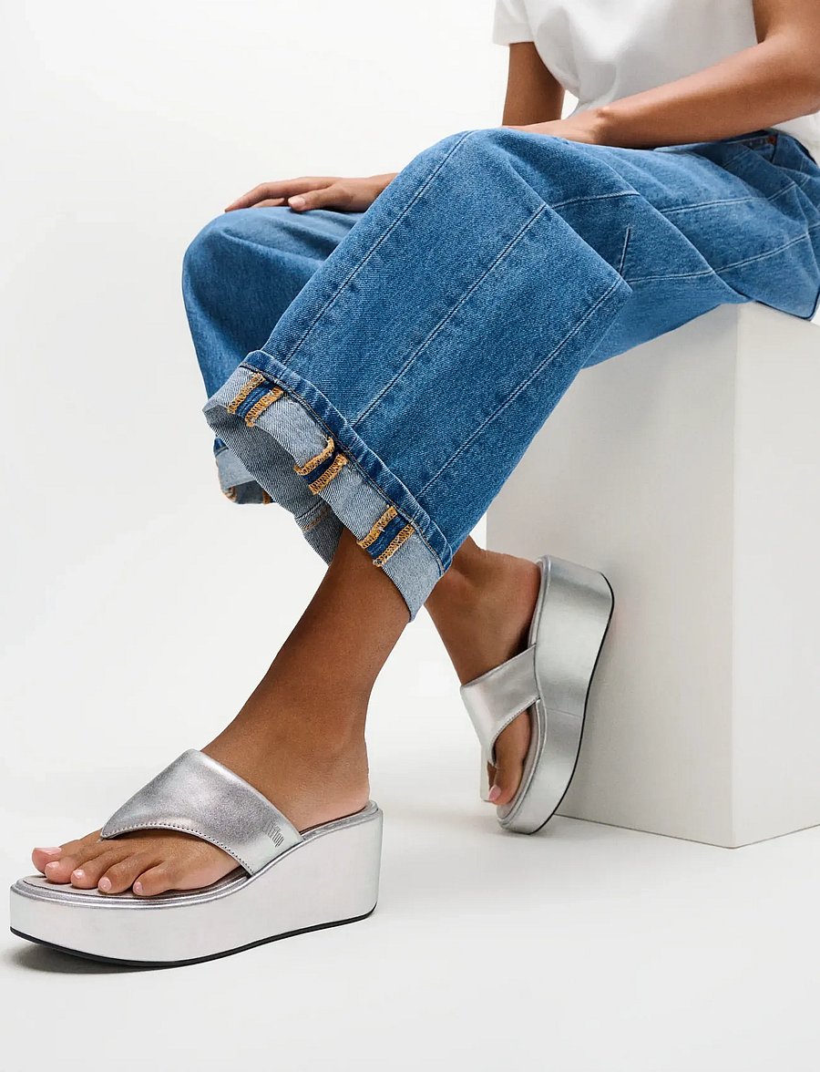 FitFlop - PLATFFORMS WEDGE TOE-POST SANDALS - sandaler med hæl - silver - 0