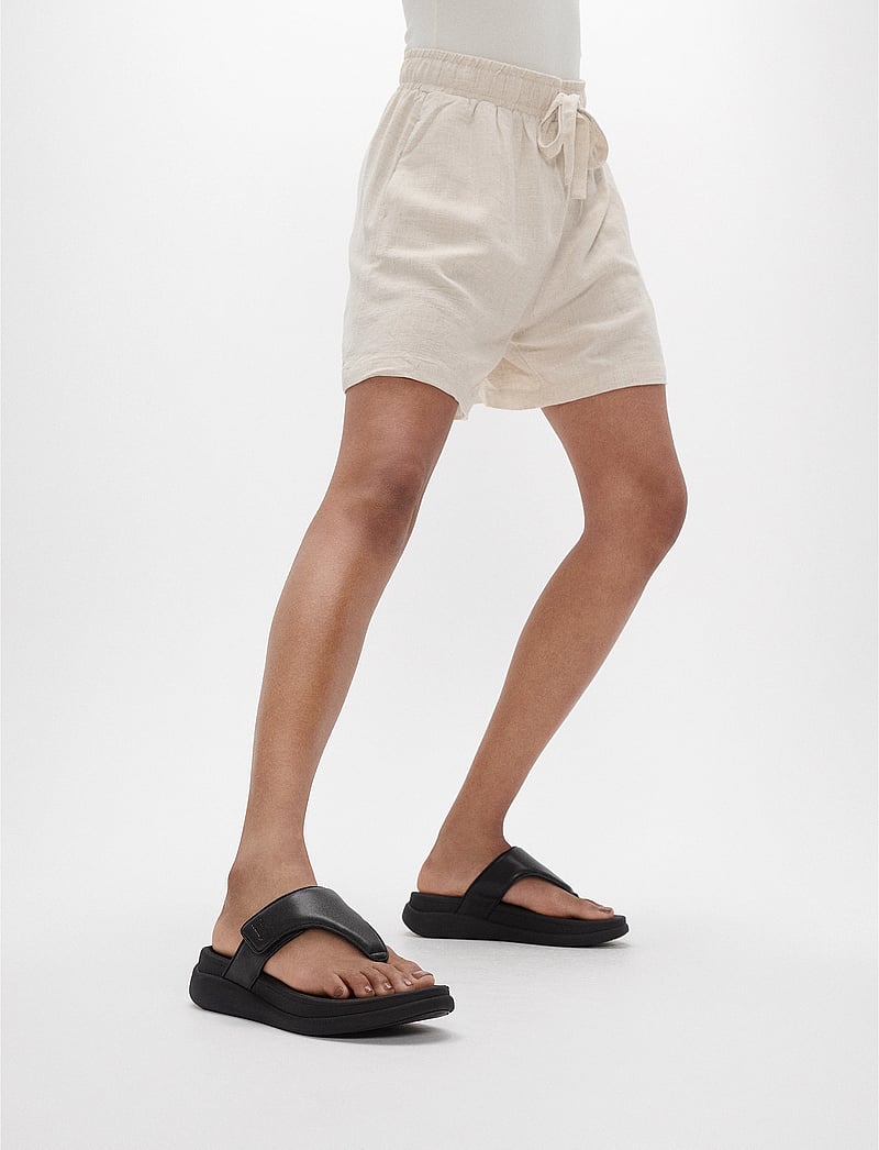 FitFlop - F-MODE GO ADJUSTABLE FLATFORM TOE-POST SANDALS - platta mules - all black - 0