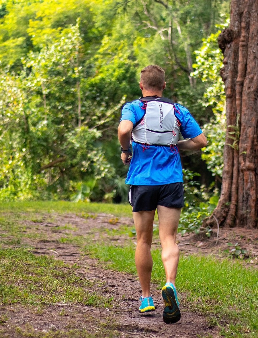 Fitletic - Trail 2.5 HydraVest - white/black - 0