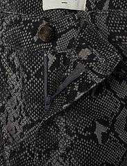 FIVEUNITS - Kate 606 Dark Grey Snake - bikses ar šaurām starām - dark grey snake - 3
