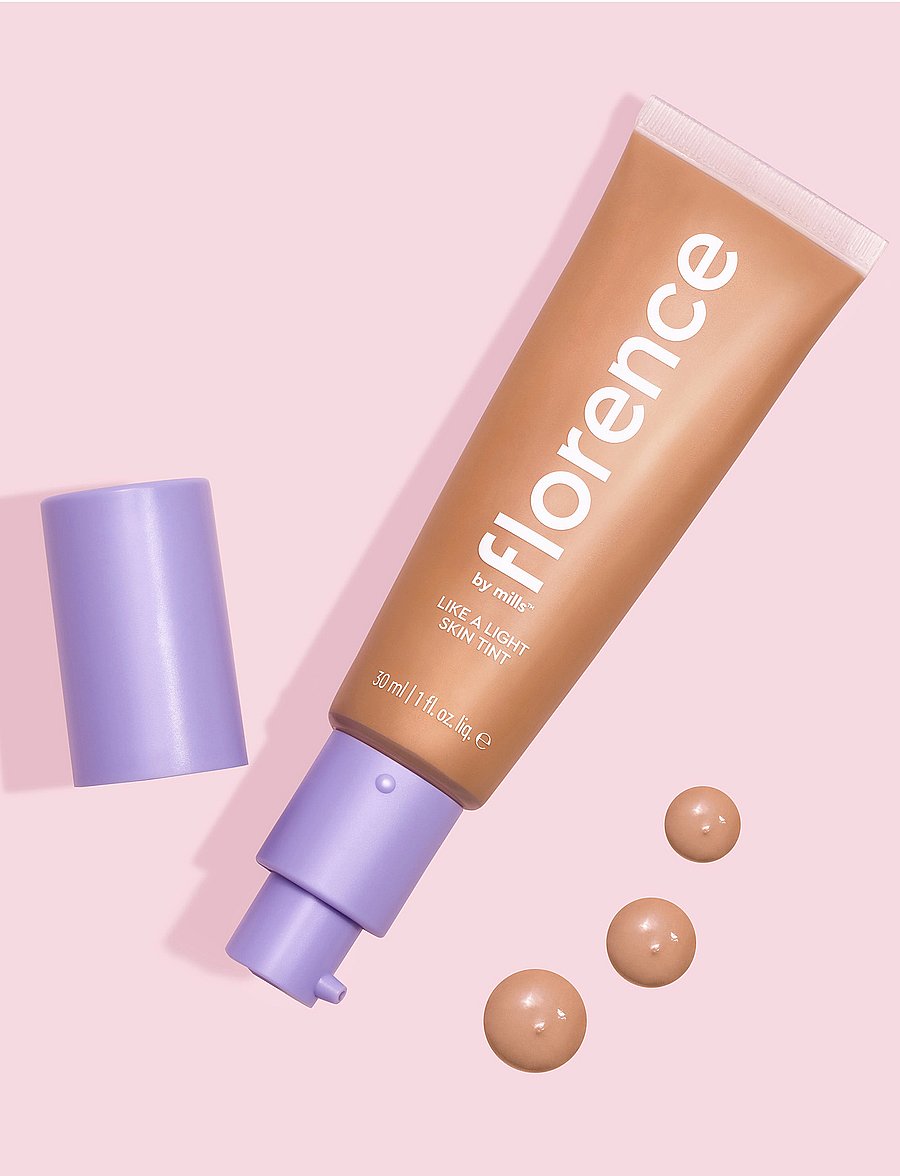 Florence By Mills - Like A Light Skin Tint MT120 - förðunarvörur - medium to tan with warm and golden undertones - 0