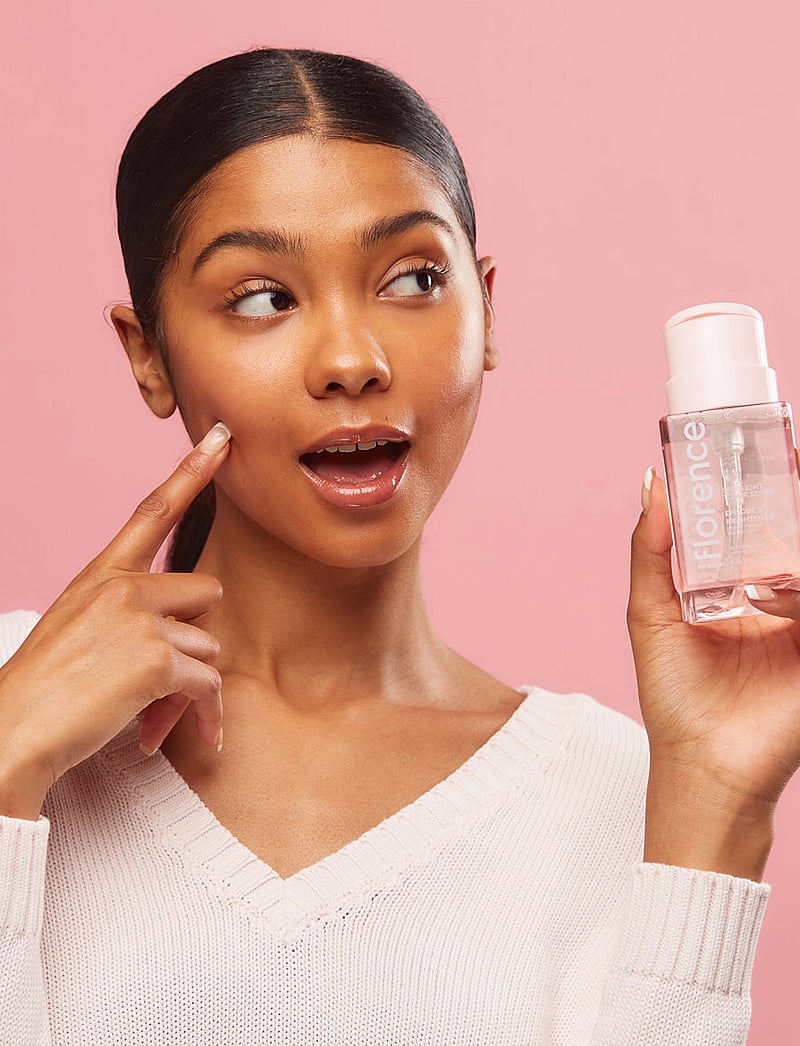 Florence By Mills - Spotlight Toner Series - hreinsandi tóner - episode 1: brighten up - 2