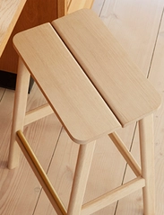 Form & Refine - Angle Barstool - kėdės ir taburetės - white oil oak - 3