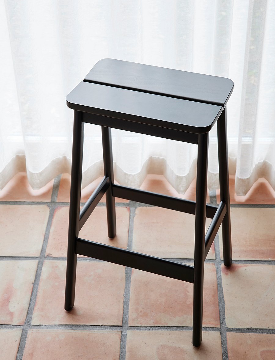 Form & Refine - Angle Standard Bar Stool 75 - toolid ja pingid - black - 0