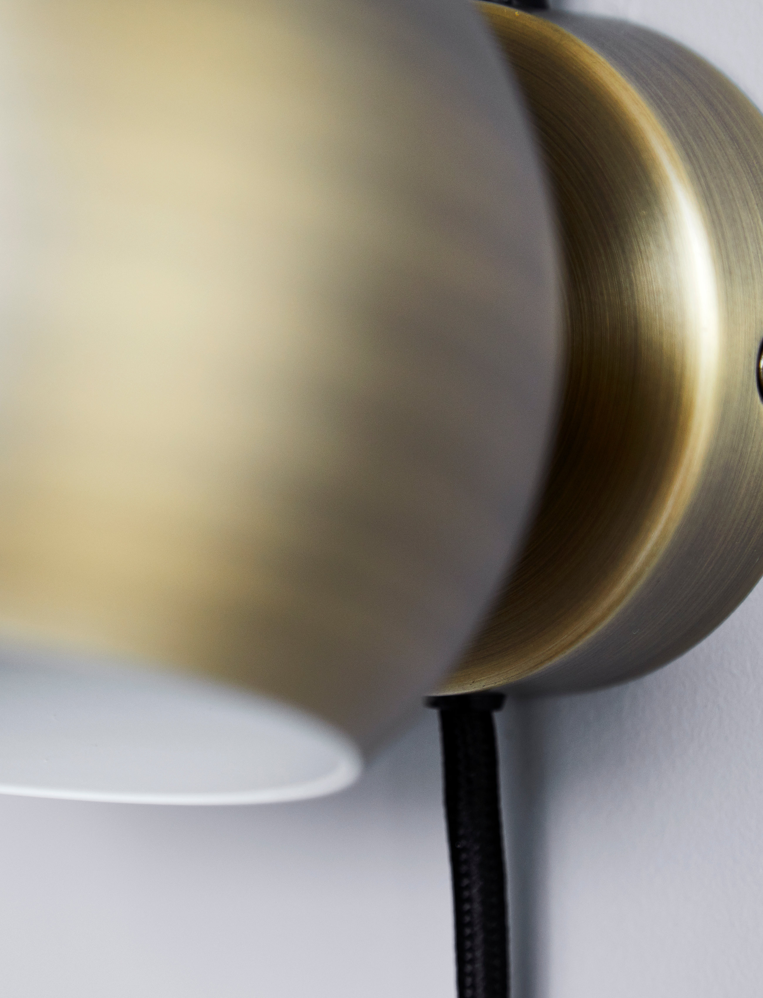 Frandsen Lighting Ball Magnet Wall Lamp, Ø16X10 cm, Lamps, Gold - Homeware