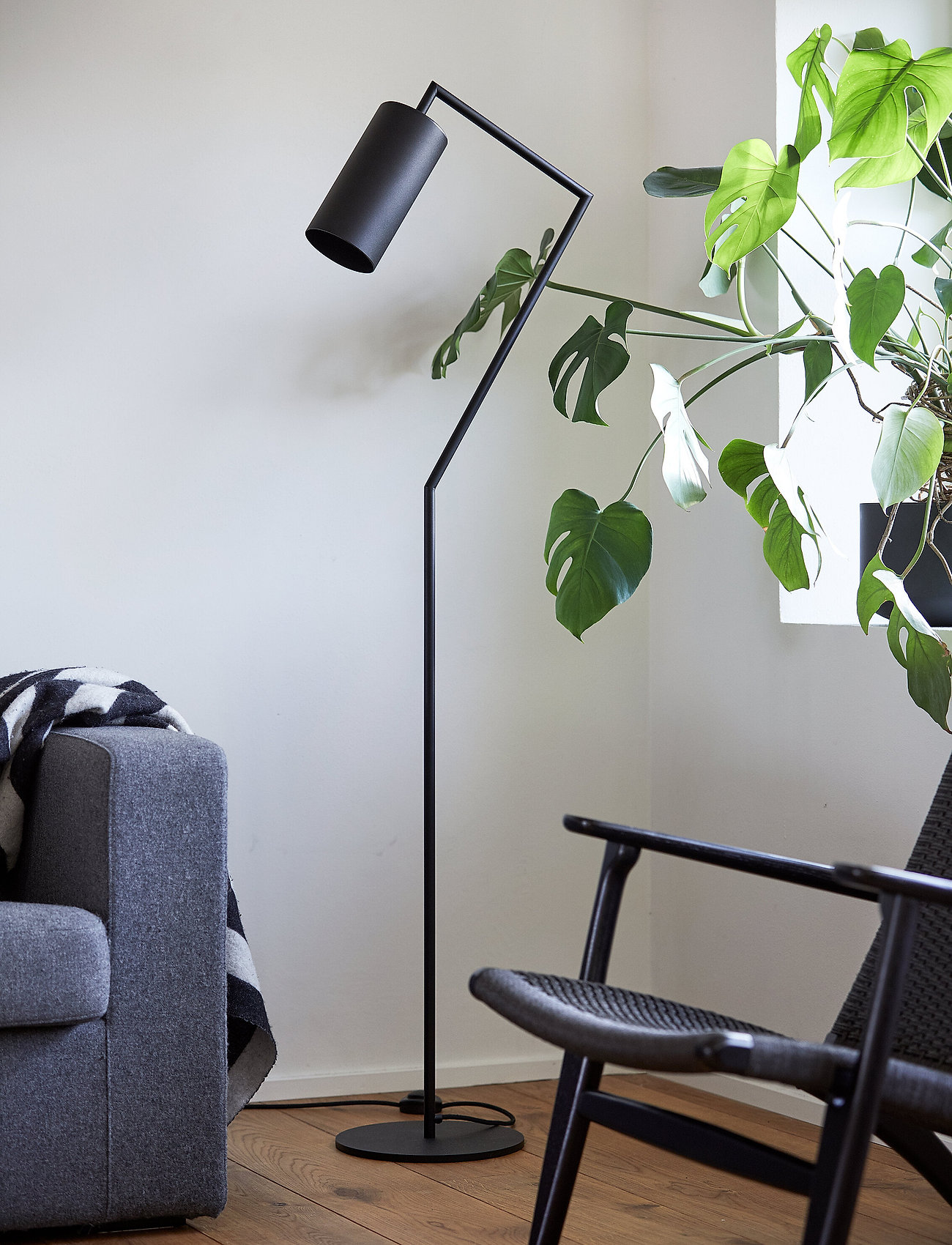 Frandsen Lighting Droid Floor Lamp, H:151.5 cm, Black, Lamper > Gulvlamper, Unisex