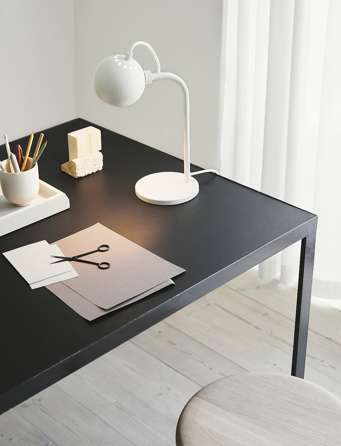 Frandsen Lighting - Ball Single Table lamp - schreibtisch- & tischlampen - matt white - 1