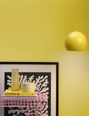 Frandsen Lighting - Limited New Ball Pendant - plafondlampen - banana split - 2