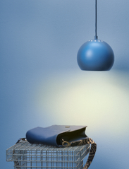 Frandsen Lighting - Limited New Ball Pendant - kattovalaisimet - brightly blue - 2