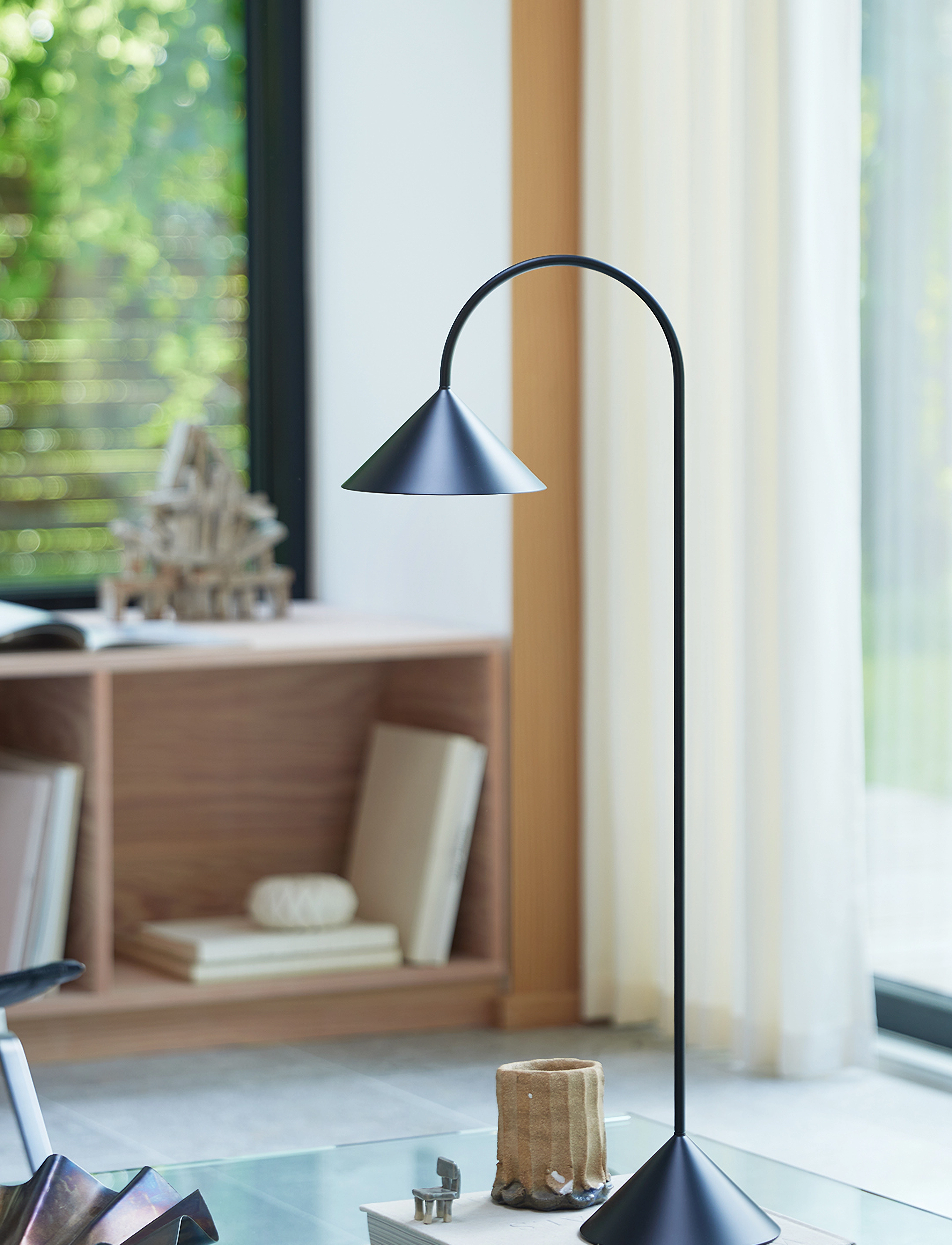 Frandsen Lighting - Grasp Portable - bordslampor - matt black - 1