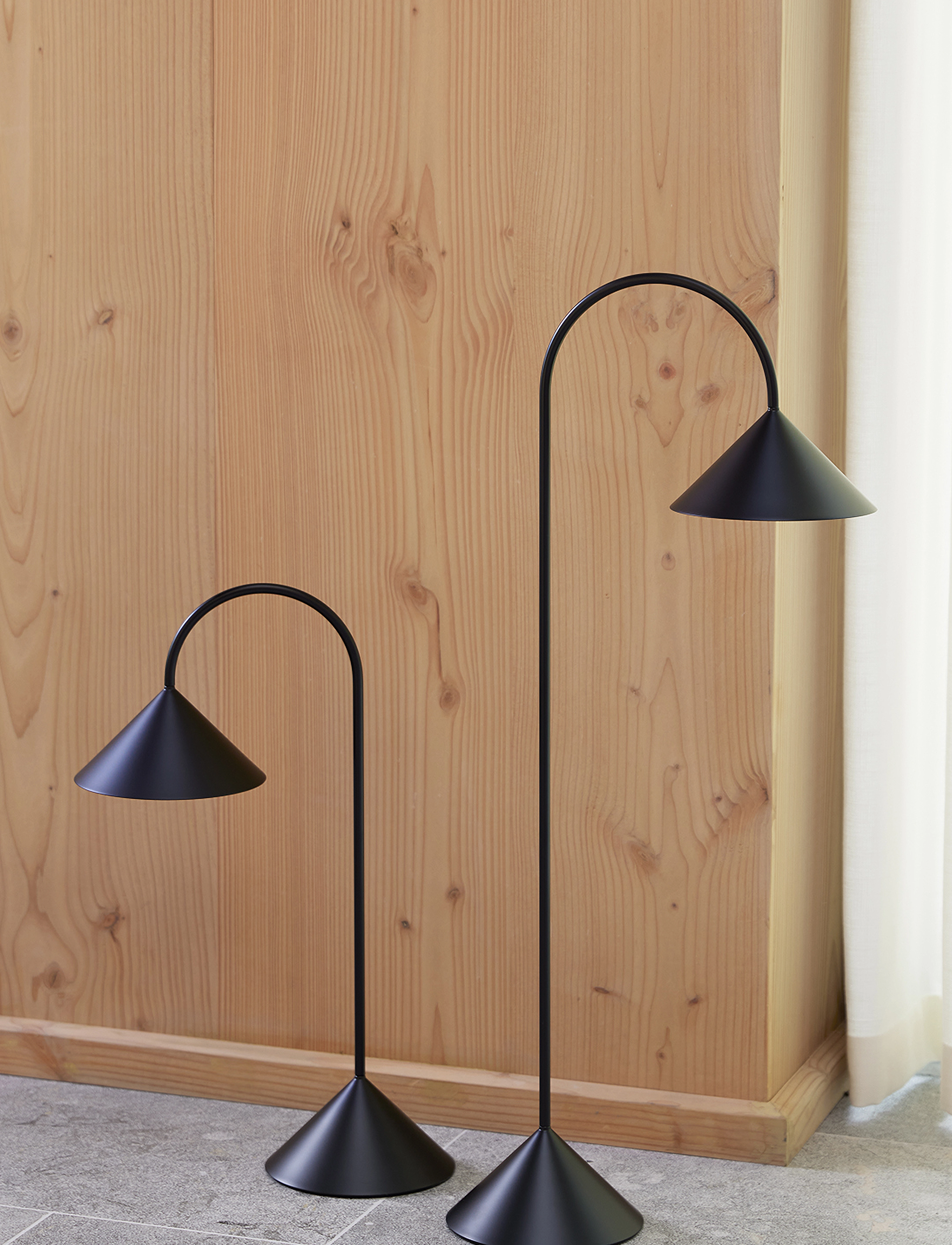 Frandsen Lighting - Grasp Portable - bordslampor - matt black - 2